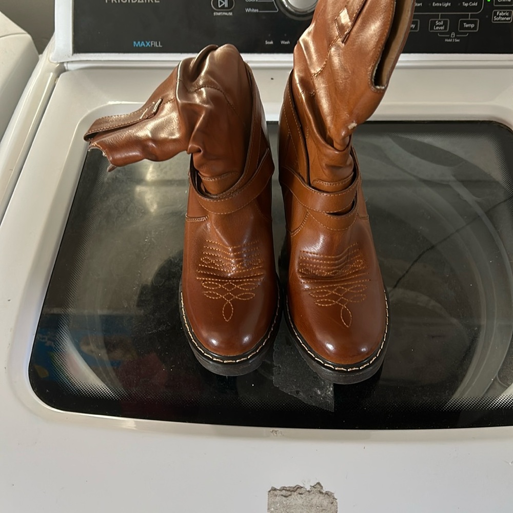 Women roper boots size 6